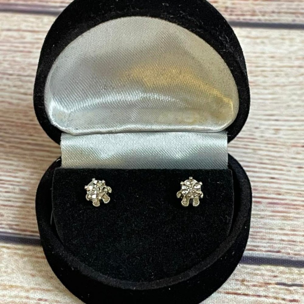 1 Pair Genuine Diamond Studs